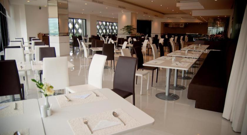 Iyarin@Tuk Chang Ratchayothin Hotel Bangkok Exterior foto